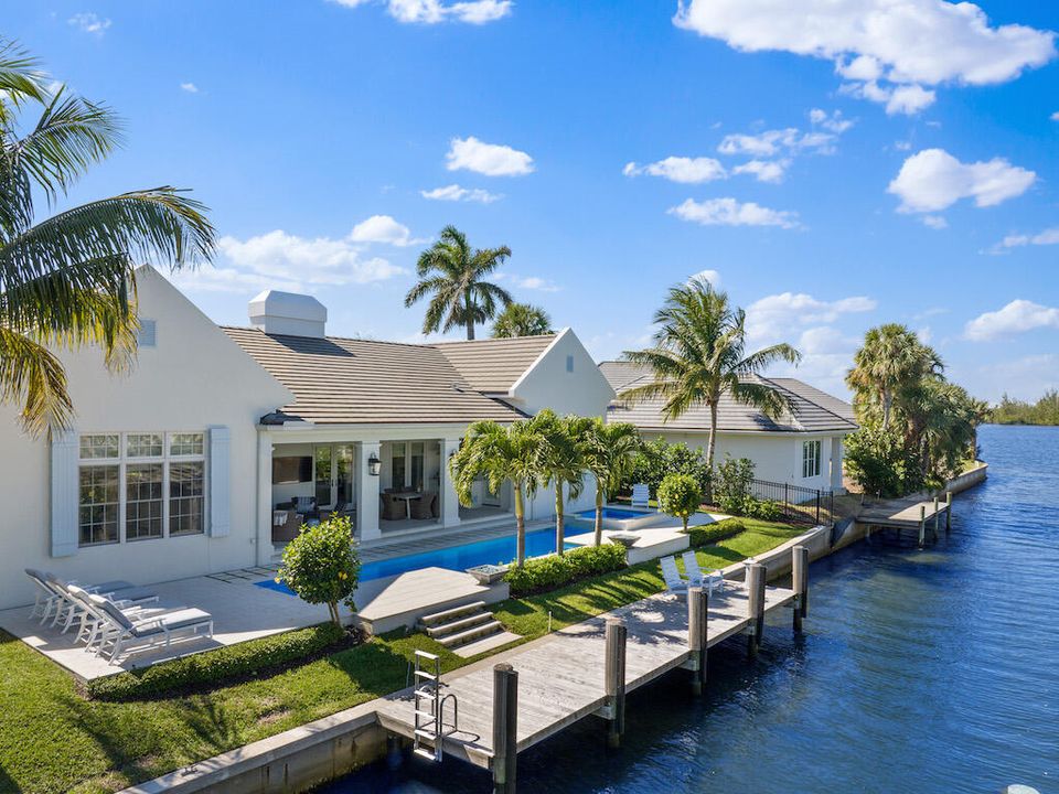 Recently Sold: $6,250,000 (3 beds, 3 baths, 4210 Square Feet)