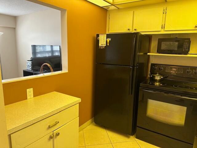For Sale: $109,888 (1 beds, 1 baths, 715 Square Feet)