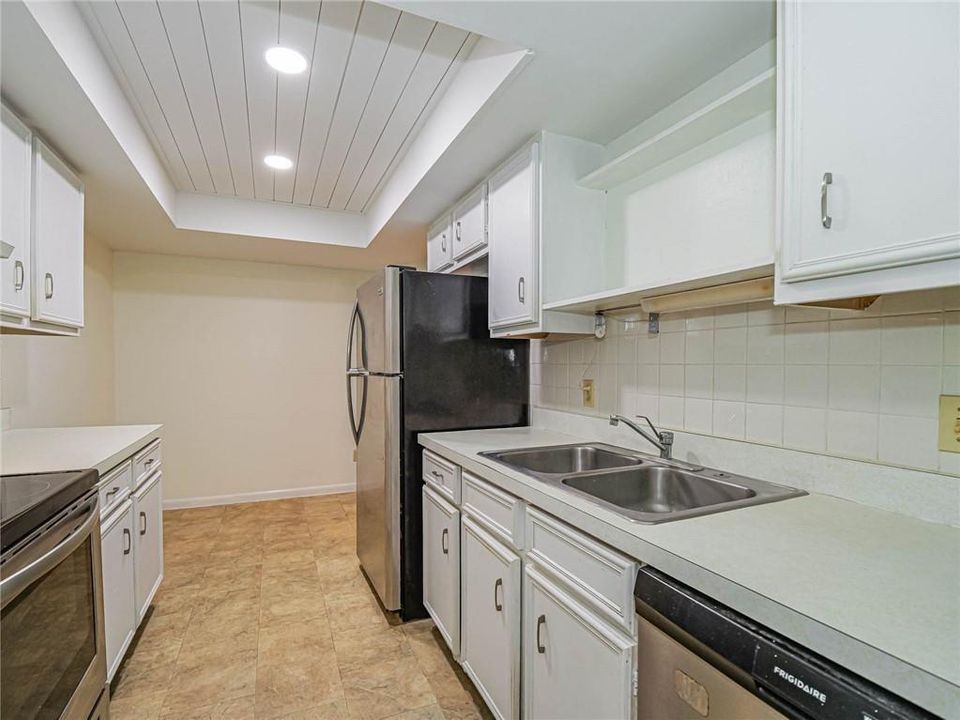 For Rent: $2,000 (2 beds, 2 baths, 1040 Square Feet)