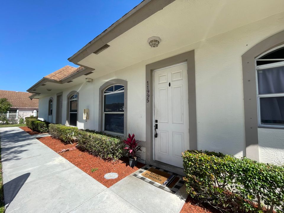 Recently Sold: $329,900 (3 beds, 2 baths, 1060 Square Feet)