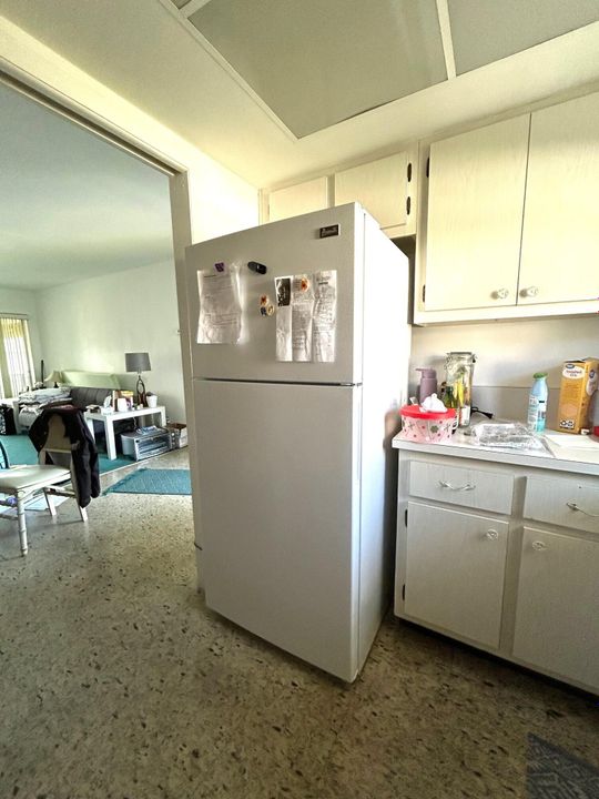 For Sale: $99,000 (1 beds, 1 baths, 612 Square Feet)