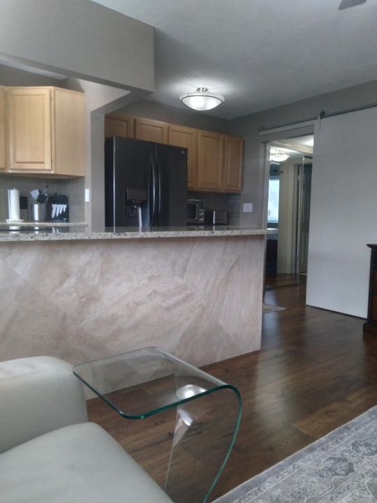 Active With Contract: $76,400 (1 beds, 1 baths, 484 Square Feet)