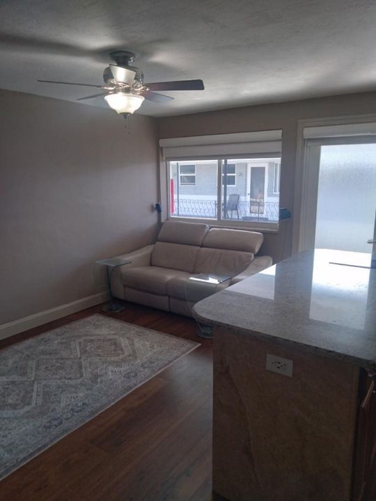 For Sale: $76,400 (1 beds, 1 baths, 484 Square Feet)
