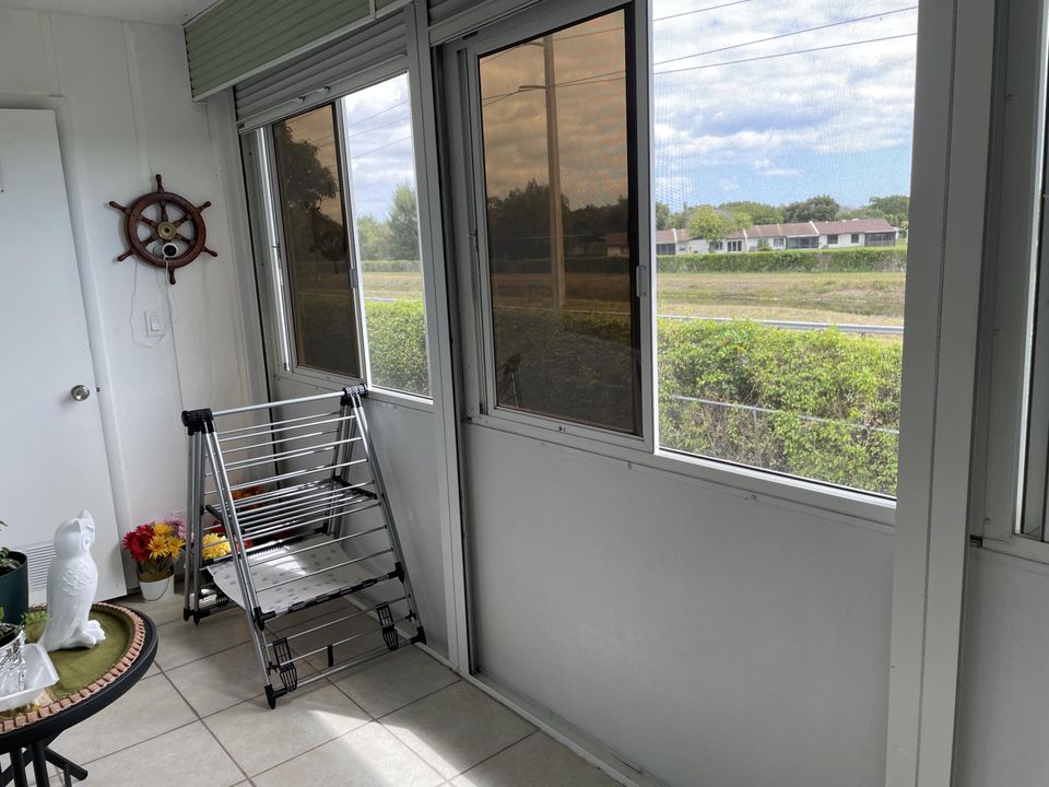 Active With Contract: $155,000 (2 beds, 2 baths, 902 Square Feet)