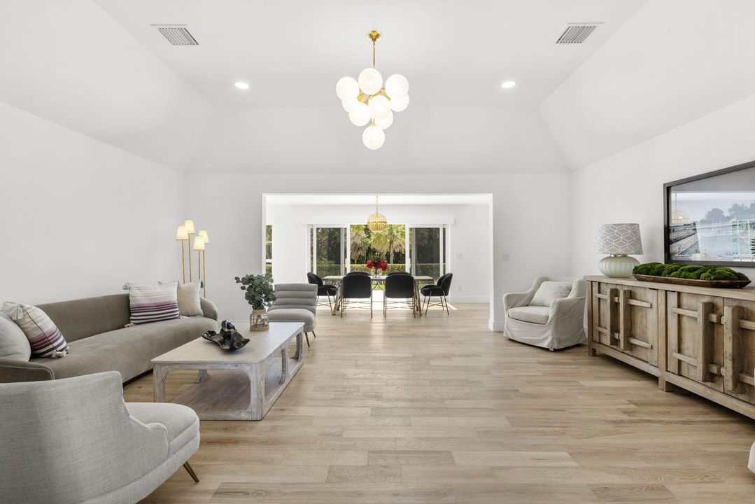 Recently Sold: $2,295,000 (3 beds, 3 baths, 1935 Square Feet)