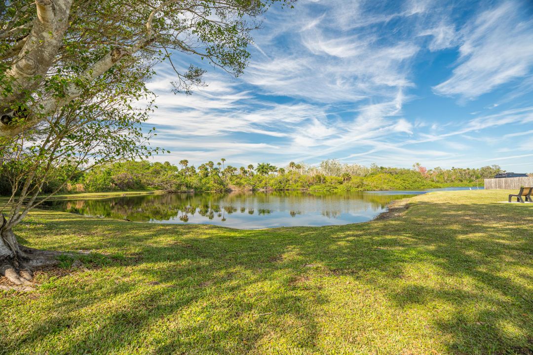 Active With Contract: $259,900 (2 beds, 2 baths, 1107 Square Feet)