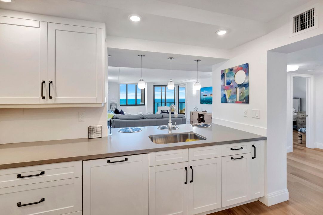 Active With Contract: $1,389,000 (2 beds, 2 baths, 1452 Square Feet)