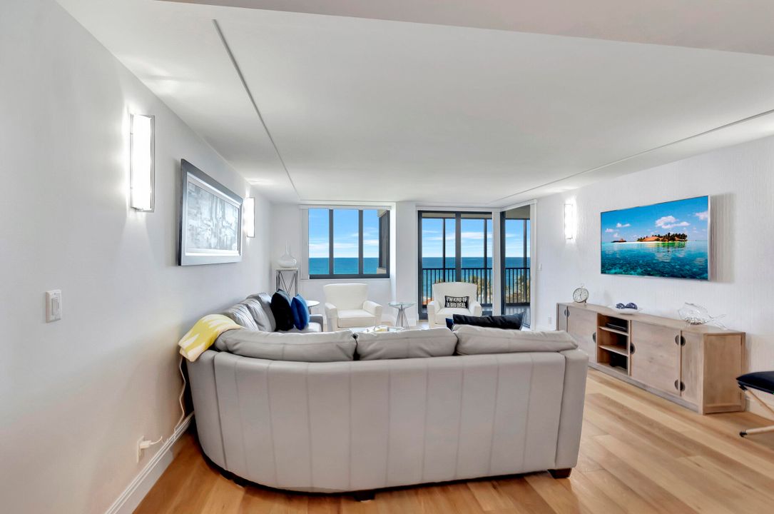 Active With Contract: $1,389,000 (2 beds, 2 baths, 1452 Square Feet)