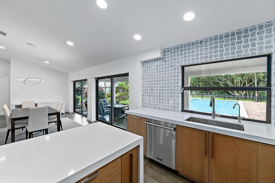 For Sale: $2,899,900 (2 beds, 2 baths, 1806 Square Feet)