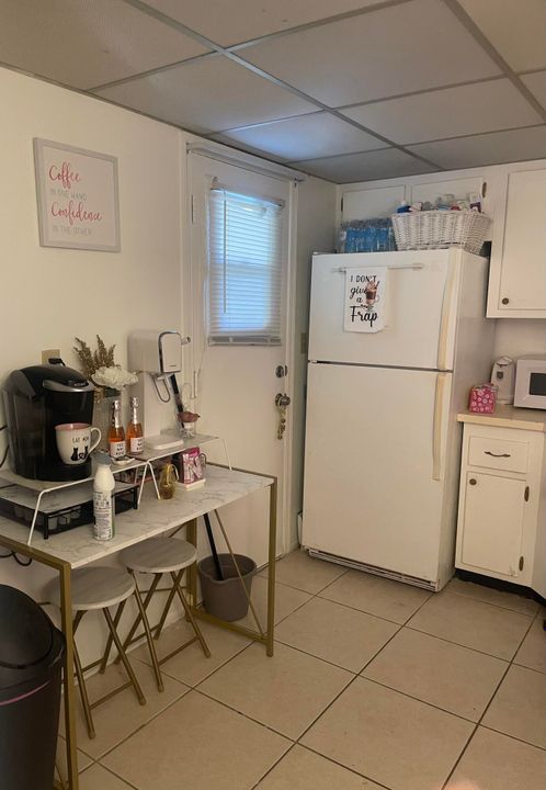 Active With Contract: $160,000 (1 beds, 1 baths, 780 Square Feet)