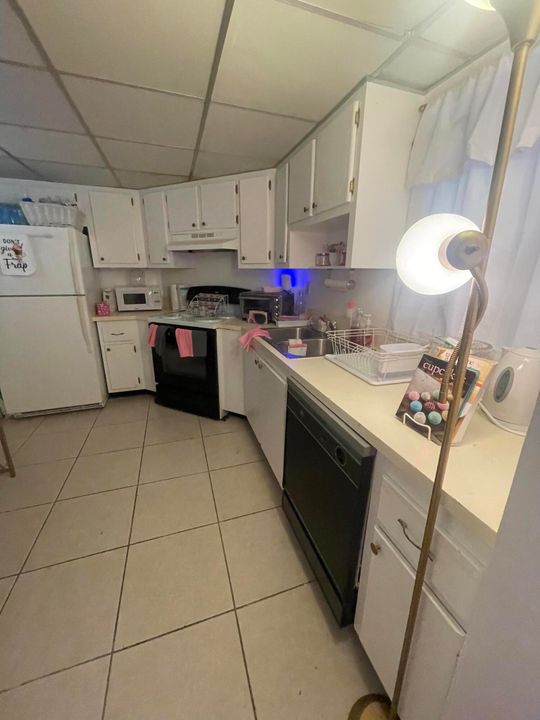 Active With Contract: $160,000 (1 beds, 1 baths, 780 Square Feet)