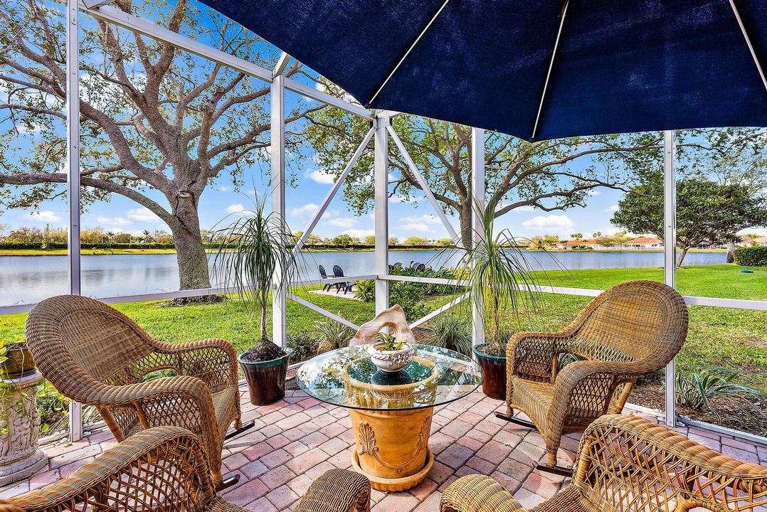 Recently Sold: $820,000 (4 beds, 3 baths, 2536 Square Feet)