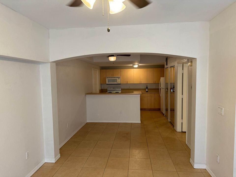 Active With Contract: $185,000 (1 beds, 1 baths, 752 Square Feet)