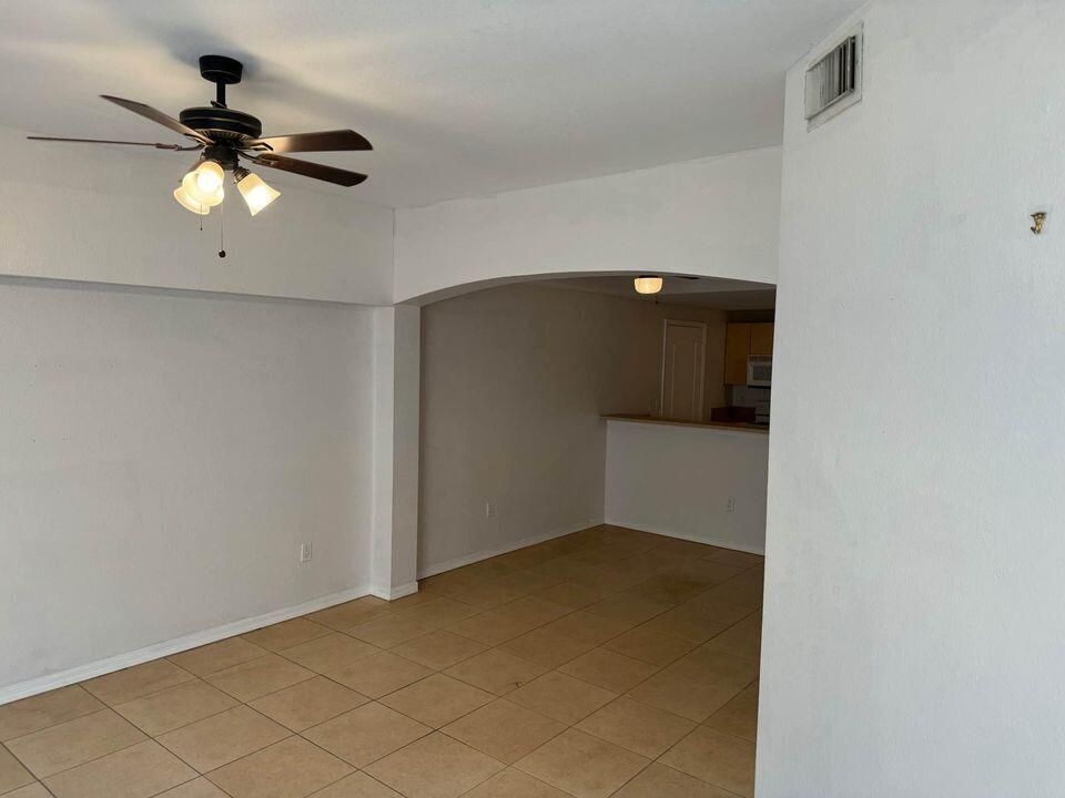 Active With Contract: $185,000 (1 beds, 1 baths, 752 Square Feet)