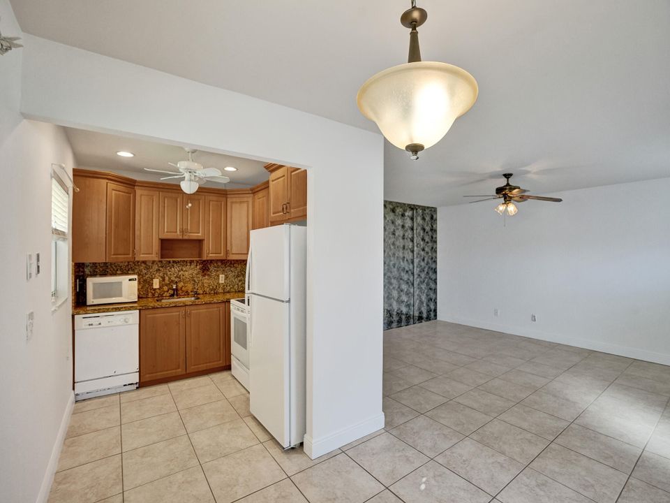 Active With Contract: $110,000 (2 beds, 2 baths, 880 Square Feet)