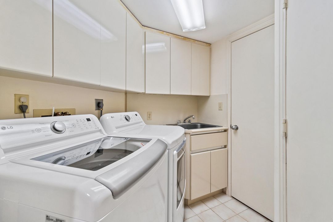 Active With Contract: $1,549,000 (2 beds, 2 baths, 2350 Square Feet)