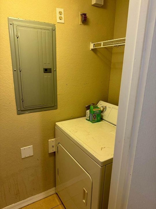 Active With Contract: $185,000 (1 beds, 1 baths, 752 Square Feet)