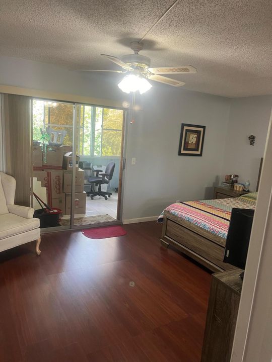 For Sale: $99,950 (1 beds, 1 baths, 720 Square Feet)