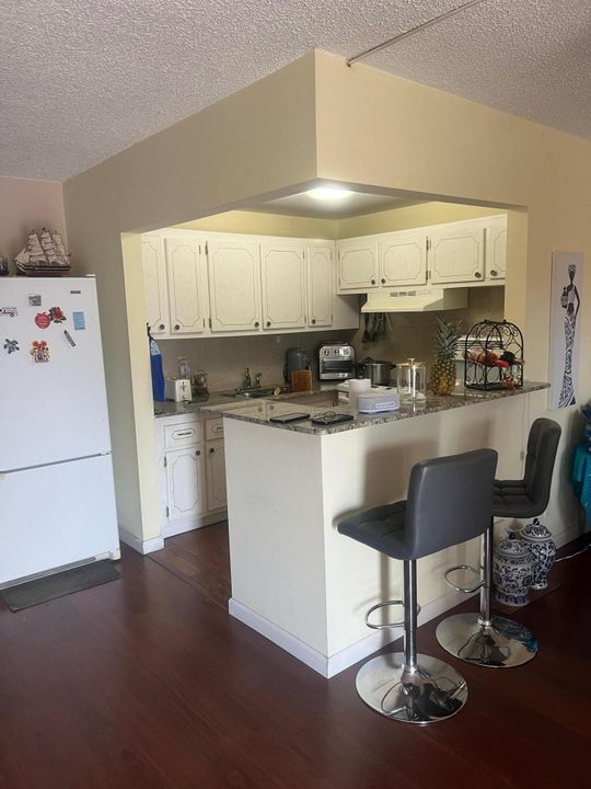 For Sale: $99,950 (1 beds, 1 baths, 720 Square Feet)