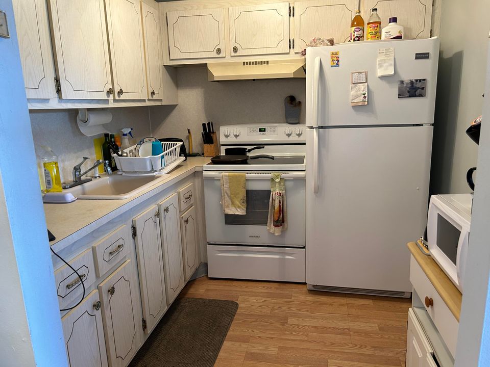 For Sale: $99,999 (1 beds, 1 baths, 750 Square Feet)
