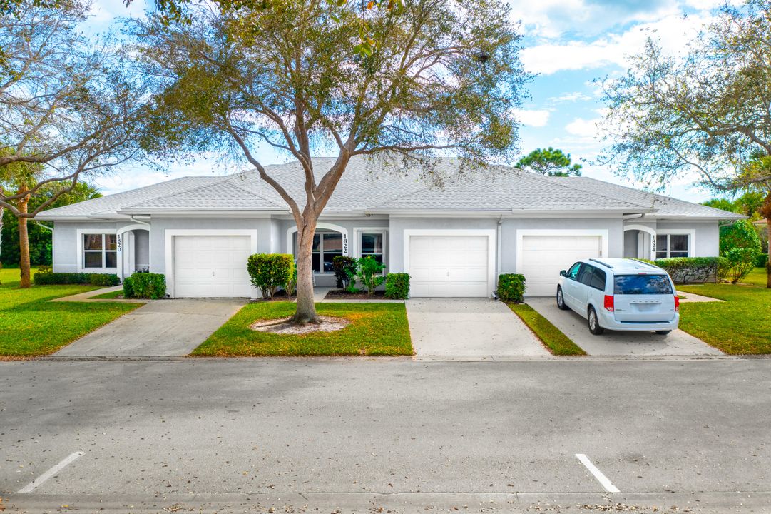 Active With Contract: $269,900 (2 beds, 2 baths, 1330 Square Feet)