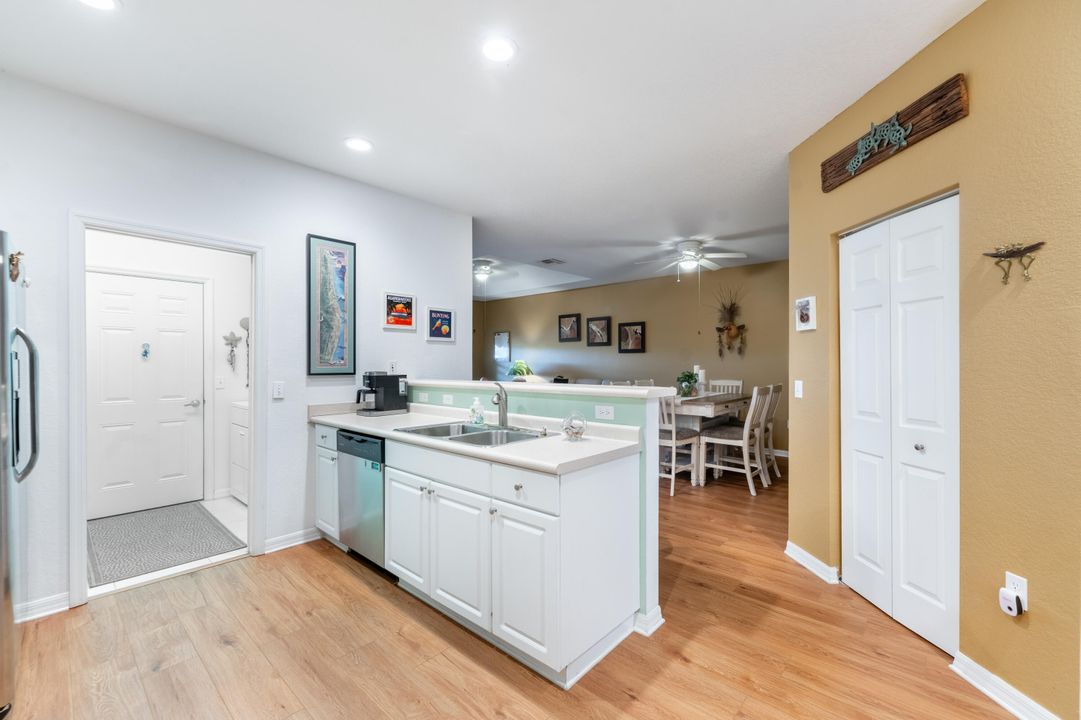 Active With Contract: $269,900 (2 beds, 2 baths, 1330 Square Feet)