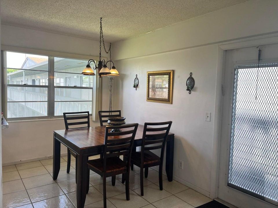 For Sale: $145,000 (2 beds, 1 baths, 840 Square Feet)
