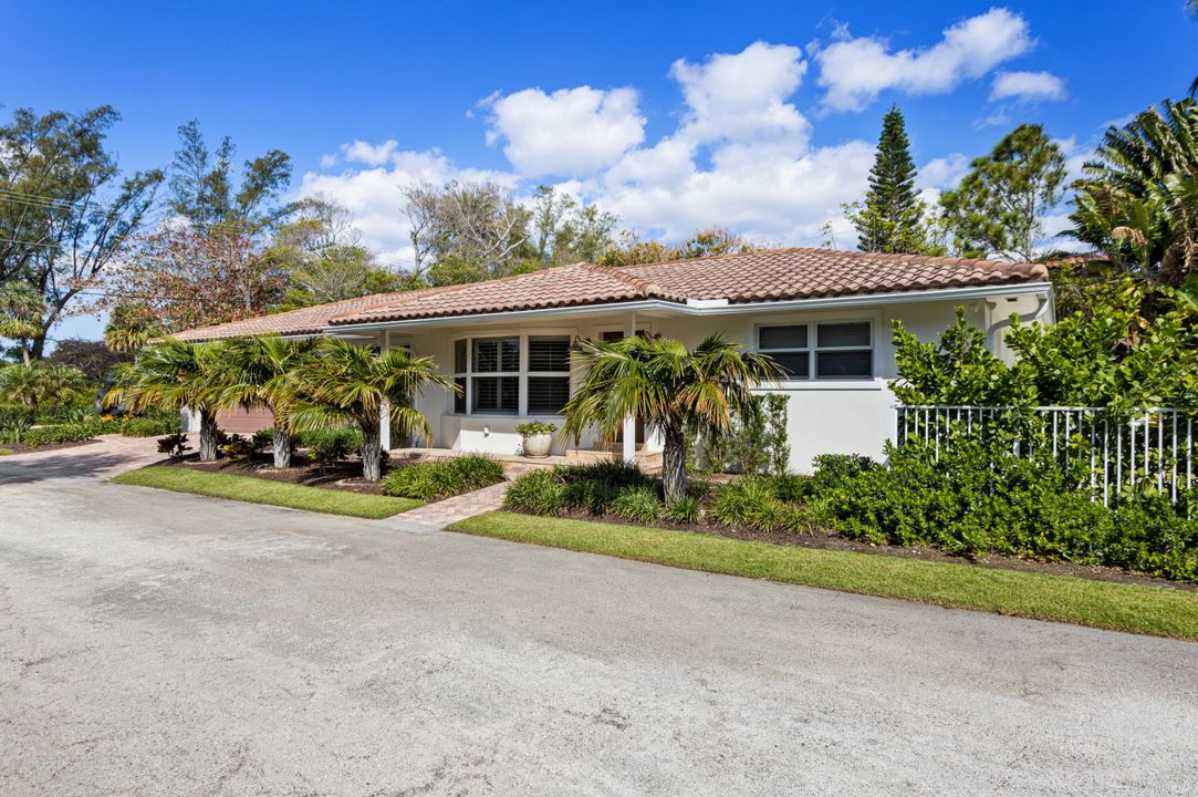 Active With Contract: $1,795,000 (3 beds, 2 baths, 1875 Square Feet)