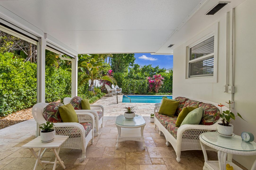 Active With Contract: $1,795,000 (3 beds, 2 baths, 1875 Square Feet)