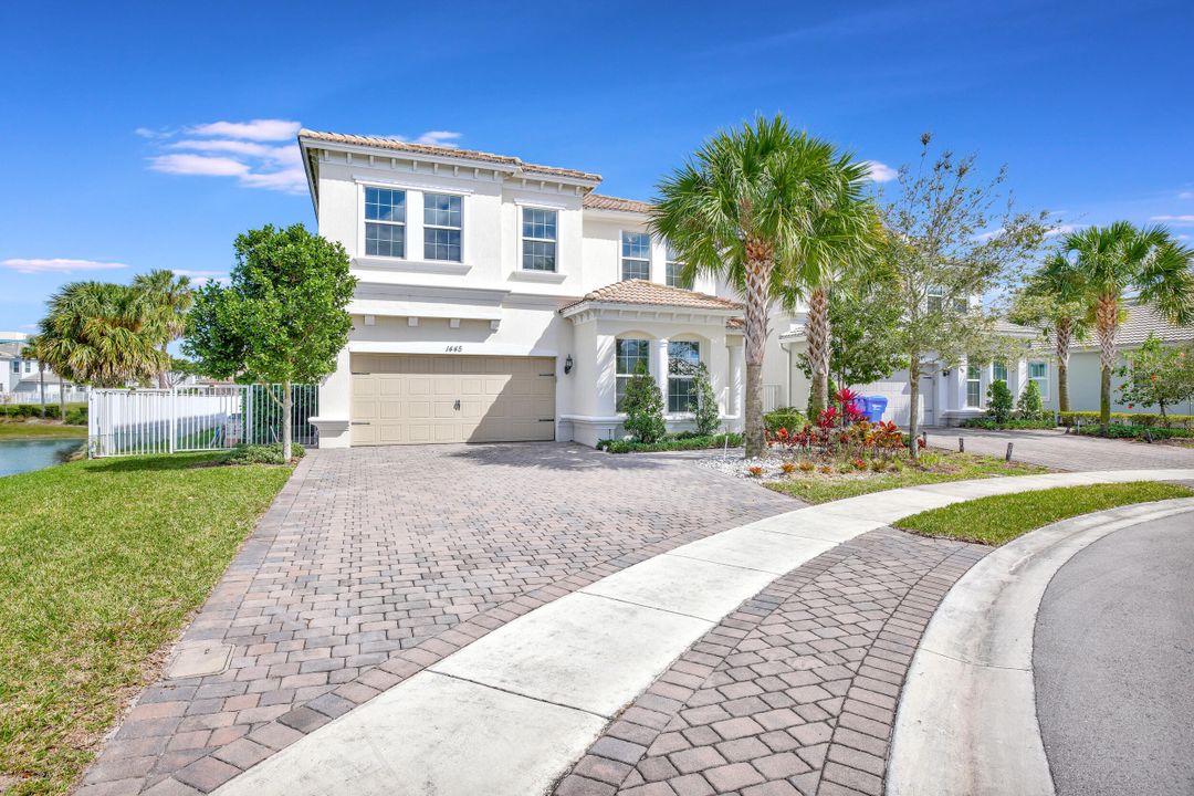 Recently Sold: $1,599,000 (5 beds, 2 baths, 2679 Square Feet)
