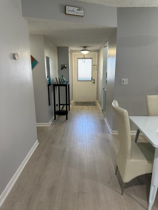 Active With Contract: $235,000 (2 beds, 2 baths, 1023 Square Feet)