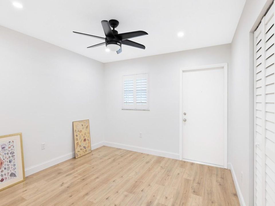 For Sale: $420,000 (2 beds, 2 baths, 1130 Square Feet)