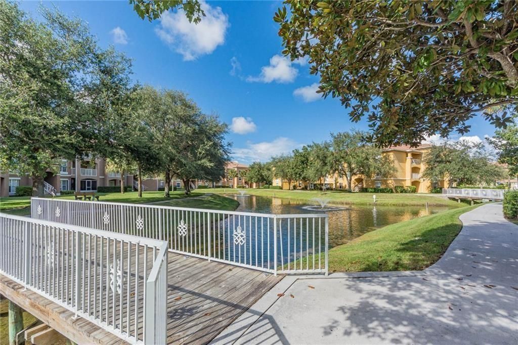 Active With Contract: $1,925 (2 beds, 2 baths, 1070 Square Feet)