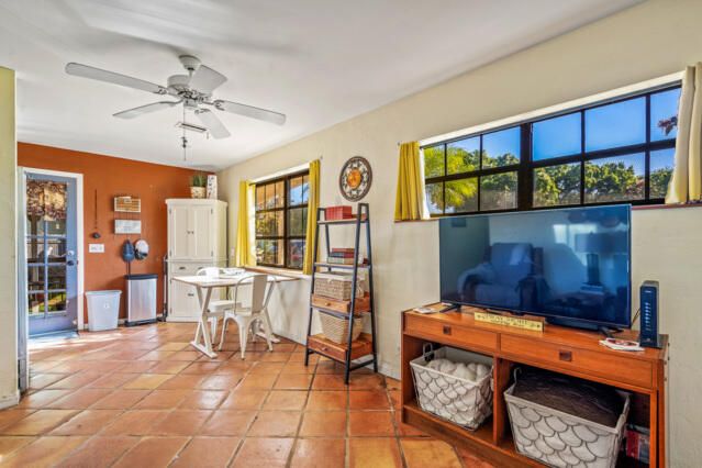 Active With Contract: $249,900 (2 beds, 1 baths, 960 Square Feet)