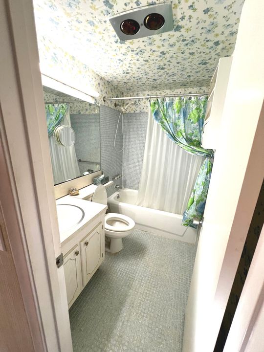 待售: $92,500 (1 贝兹, 1 浴室, 570 平方英尺)