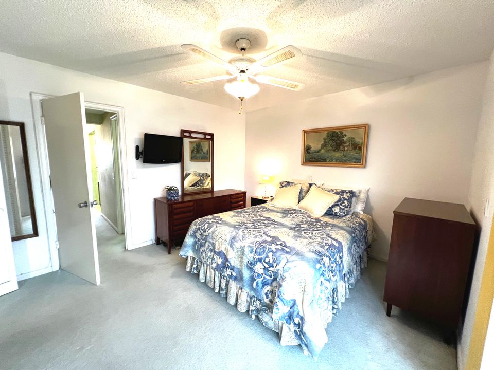 For Sale: $92,500 (1 beds, 1 baths, 570 Square Feet)