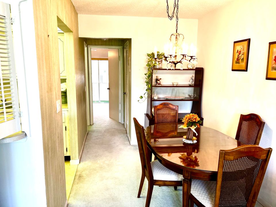 For Sale: $92,500 (1 beds, 1 baths, 570 Square Feet)