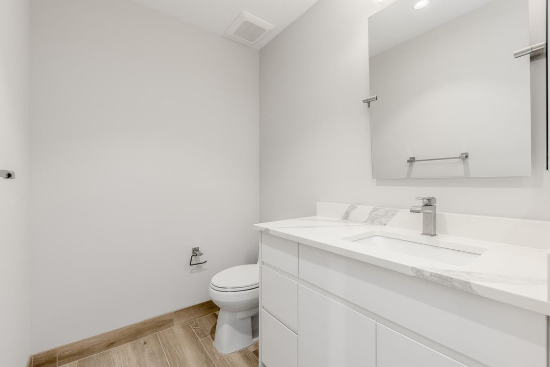 Active With Contract: $4,800 (1 beds, 1 baths, 969 Square Feet)