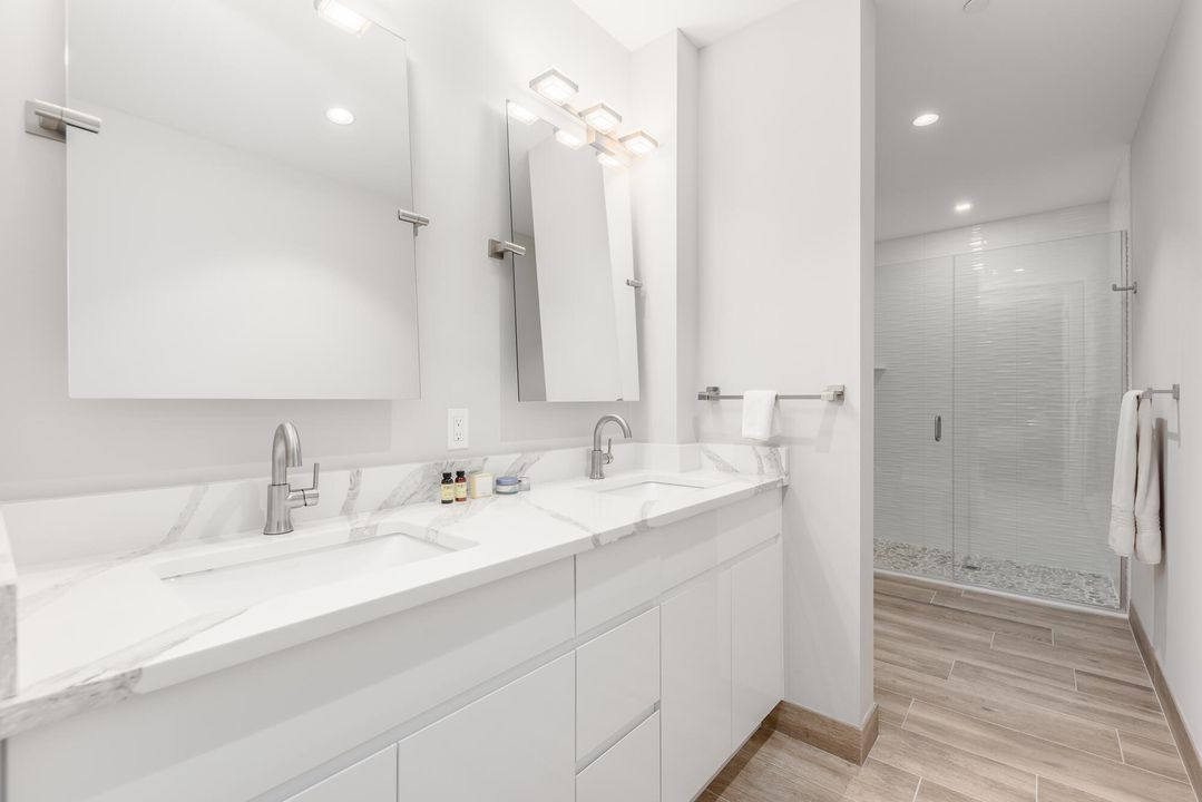 Active With Contract: $4,800 (1 beds, 1 baths, 969 Square Feet)