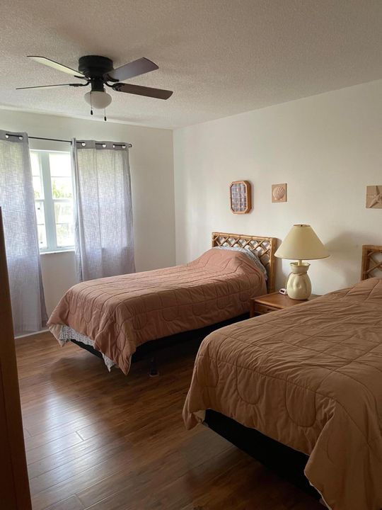 Active With Contract: $4,000 (2 beds, 2 baths, 1190 Square Feet)