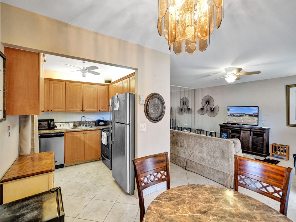 Active With Contract: $129,000 (2 beds, 2 baths, 880 Square Feet)