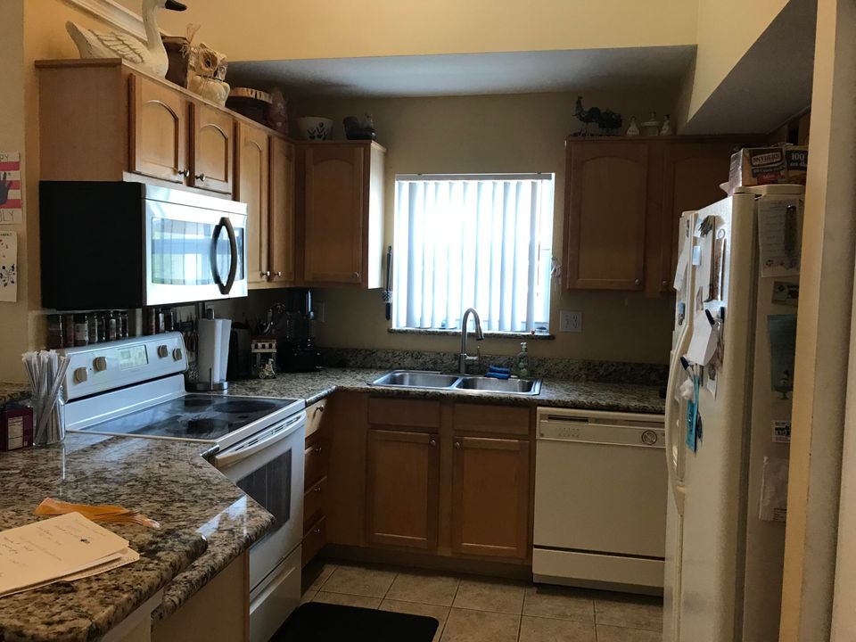 For Sale: $324,900 (2 beds, 2 baths, 1298 Square Feet)