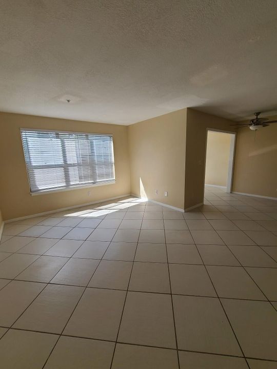 Recently Sold: $165,000 (1 beds, 1 baths, 758 Square Feet)