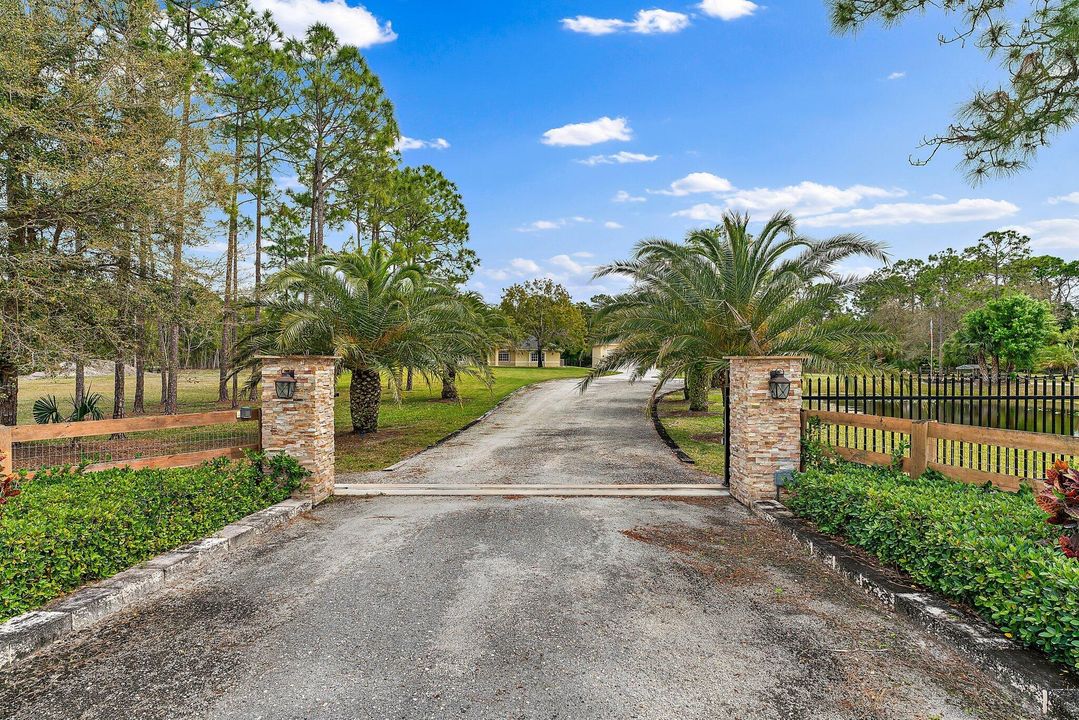 For Sale: $1,450,000 (4 beds, 2 baths, 2372 Square Feet)