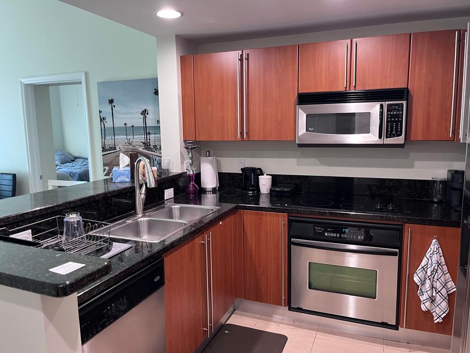 Active With Contract: $4,000 (2 beds, 2 baths, 1130 Square Feet)