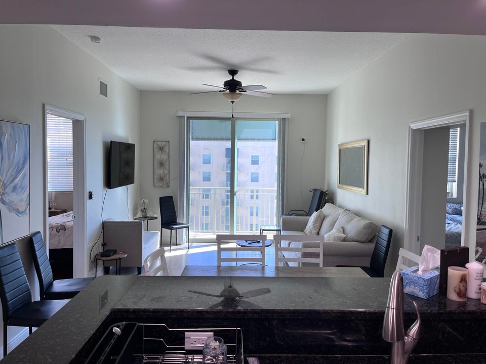 Active With Contract: $4,000 (2 beds, 2 baths, 1130 Square Feet)