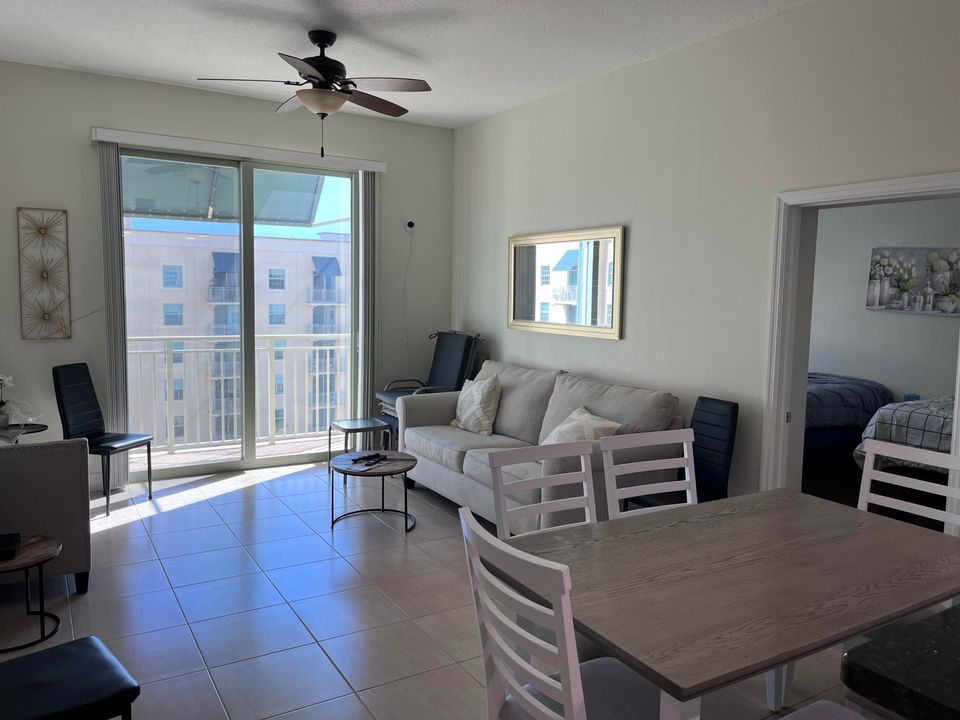 Active With Contract: $4,000 (2 beds, 2 baths, 1130 Square Feet)