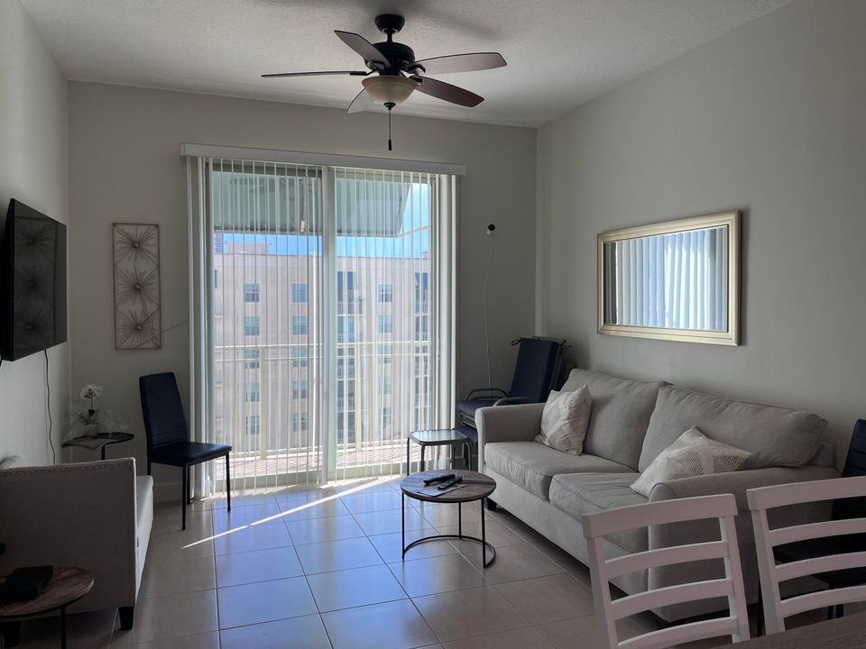 Active With Contract: $4,000 (2 beds, 2 baths, 1130 Square Feet)