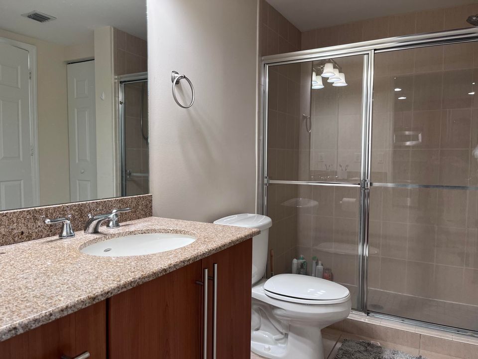 Active With Contract: $4,000 (2 beds, 2 baths, 1130 Square Feet)