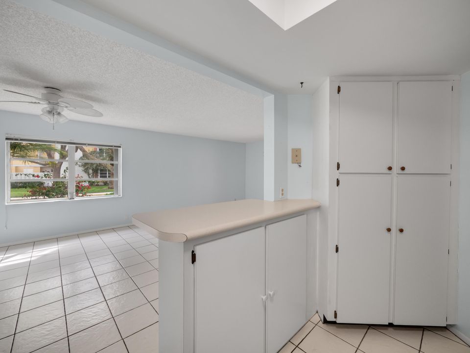Active With Contract: $429,000 (2 beds, 2 baths, 1250 Square Feet)